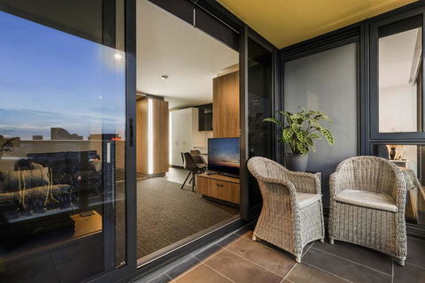 Luxurious Urban Retreat With Stunning Views - Darwin Holiday 3