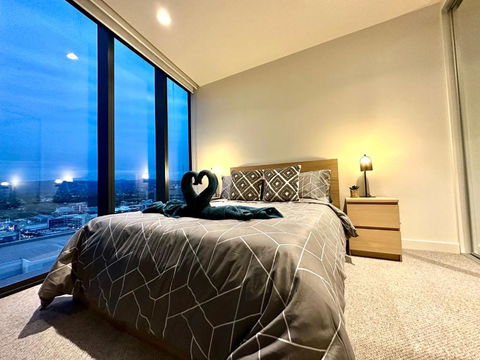 Luxury 1 Bedroom Apartment In Adelaide CBD - 1 Minute Walk To Rundle Mall - Free Wifi & Netflix - Darwin Holiday 2