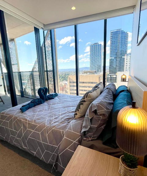 Luxury 1 Bedroom Apartment In Adelaide CBD - 1 Minute Walk To Rundle Mall - Free Wifi & Netflix - Darwin Holiday 0