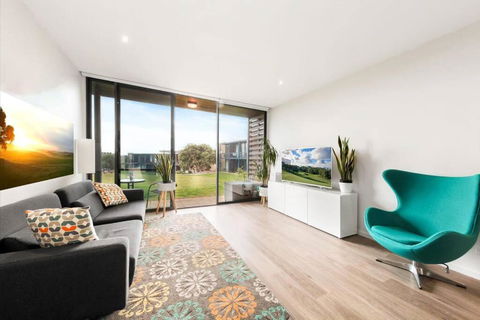 Luxury 1BR Apartment - Golf & Hot Springs Retreat! - Darwin Holiday 0