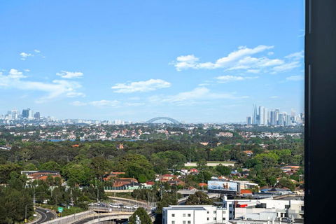 Luxury 1BR Apt With Stunning City Skyline Views - Darwin Holiday 1