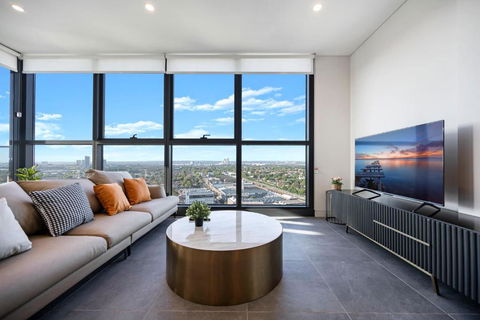 Luxury 1BR Apt With Stunning City Skyline Views - Darwin Holiday 0