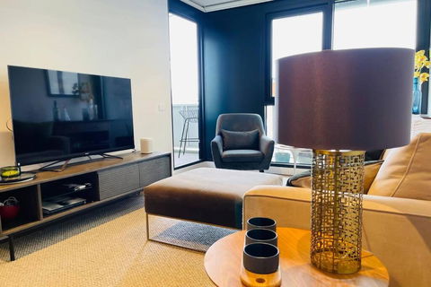 Luxury 1BR + Study Near MCG, Tennis Centre & City - Darwin Holiday 0
