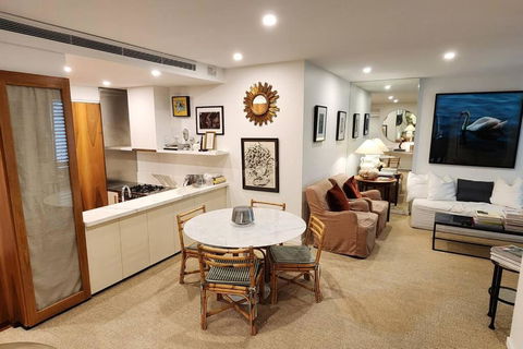 Luxury 2 Bedroom Apartment With Elegant Interiors - Darwin Holiday 1