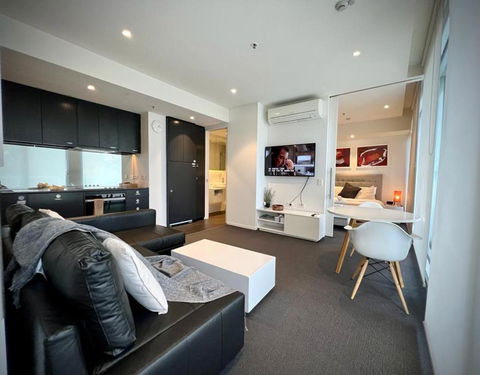 Luxury 2 Bedroom Suite Near Adelaide With A Car Park - Darwin Holiday 3