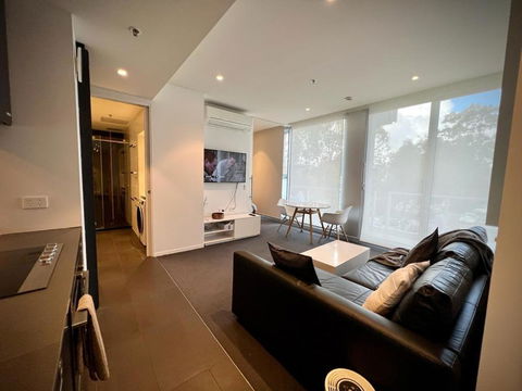 Luxury 2 Bedroom Suite Near Adelaide With A Car Park - Darwin Holiday 2