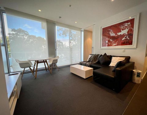 Luxury 2 Bedroom Suite Near Adelaide With A Car Park - Darwin Holiday 1