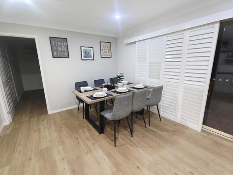 Luxury 3 BR House Near EMP - Darwin Holiday 2