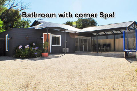LUXURIOUS Couples Escape, SPA BATH, Netflix, NBN - Darwin Holiday 0