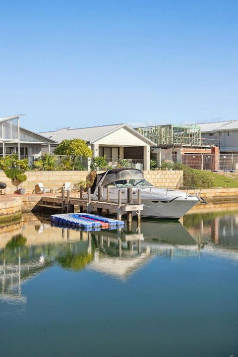 Luxury Waterfront Canal Estate With Private Jetty - Darwin Holiday 1