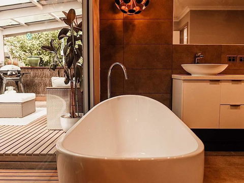 Luxury Mountain Valley Villa In Mt Evelyn - Darwin Holiday 0