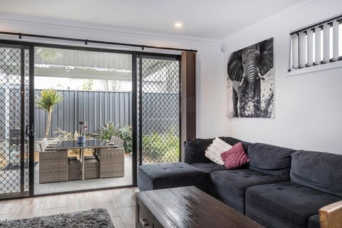 Luxury Home In Christies Beach With King Bed, NBN, Netflix, 3Bed 2Bath - Darwin Holiday 2
