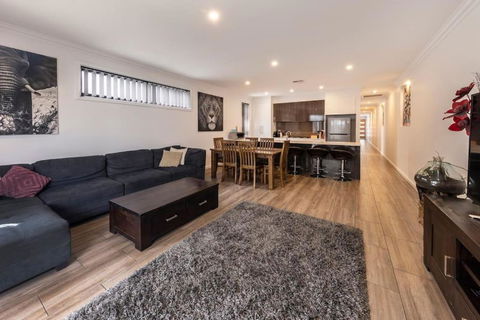 Luxury Home In Christies Beach With King Bed, NBN, Netflix, 3Bed 2Bath - Darwin Holiday 3