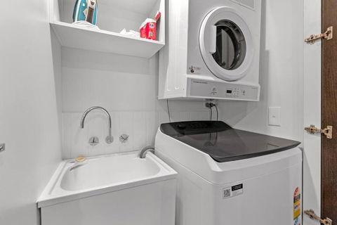 Luxury Port Douglas Beachside 3 Bedroom Sea Temple Apartment With Private Roof Terrace - Darwin Holiday 2