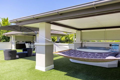 Luxury Port Douglas Beachside 3 Bedroom Sea Temple Apartment With Private Roof Terrace - Darwin Holiday 0