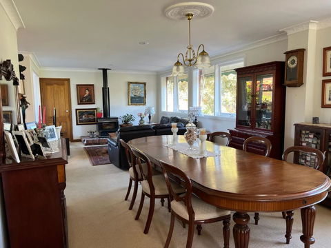 Luxury 4 Bedroom House - Darwin Holiday 1