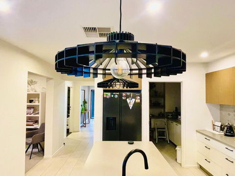Luxury 4-Bedroom Near Mornington Peninsula And Patterson Lakes - Darwin Holiday 3