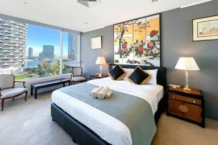 Luxury 4B Docklands Penthouse Water City Views - Darwin Holiday 1