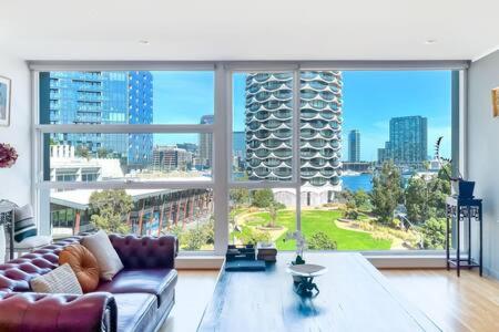 Luxury 4B Docklands Penthouse Water City Views - Darwin Holiday 2
