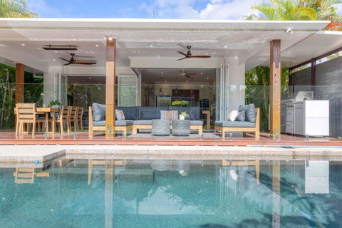 Luxury 6 Bedroom Home In Golden Beach - Darwin Holiday 0