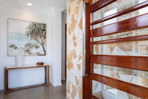 Luxury 6 Bedroom Home In Golden Beach - Darwin Holiday 1