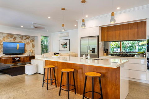 Luxury 6 Bedroom Home In Golden Beach - Darwin Holiday 2