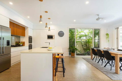 Luxury 6 Bedroom Home In Golden Beach - Darwin Holiday 3