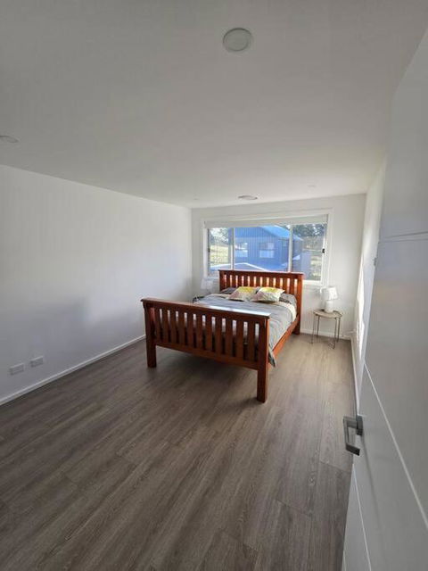 Luxury 5 Bedrooms 3 Full Bathrooms Home In Centre Of Rouse Hill - Darwin Holiday 1
