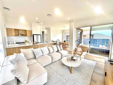 Luxury 6 Bedroom Home In Wilton - Darwin Holiday 0