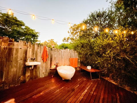 Luxury 6 Metre Bell Tent & Outdoor Bathroom, WIFI, TV And Firepit, - Darwin Holiday 2