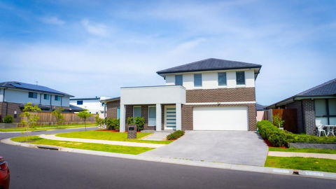 Luxury 7 Bedroom Home - Sleeps 16 Guests - Darwin Holiday 0