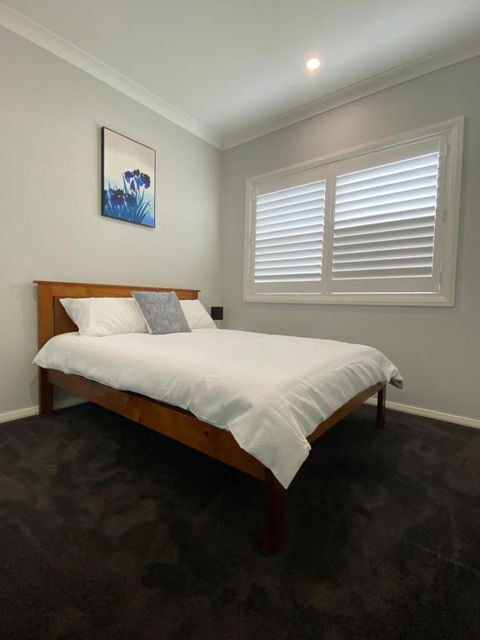 Luxury 7 Bedroom Home - Sleeps 16 Guests - Darwin Holiday 1