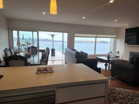 Luxury And Spacious Modern House, Spectacular View - Darwin Holiday 2