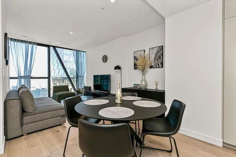 Luxury Apartment In Melbourne - Darwin Holiday 2