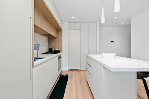 Luxury Apartment In Melbourne - Darwin Holiday 3