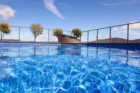 Luxury Apartment Minutes From City W Rooftop Pool & Parking - Darwin Holiday 0