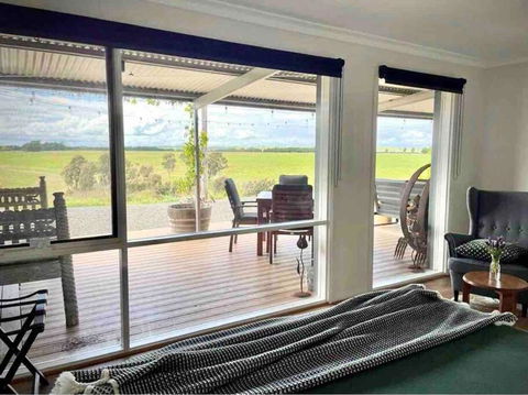 Luxury Barn With Stunning Views - Darwin Holiday 2