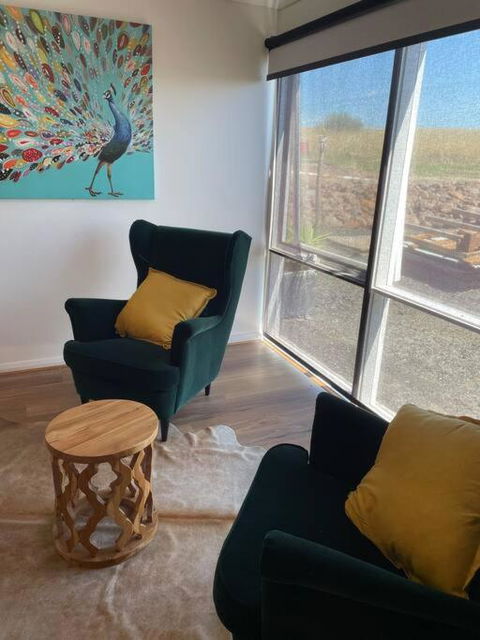 Luxury Barn With Stunning Views - Darwin Holiday 3