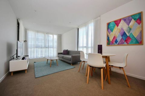 Luxury Beaches Broadbeach 906 - Darwin Holiday 2