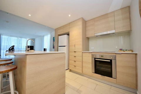 Luxury Beaches Broadbeach 906 - Darwin Holiday 3