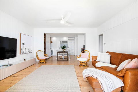 Luxury Beachfront Retreat On Henley Beach Esplanade - Darwin Holiday 1