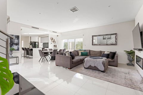 Luxury Beachside Residence - Darwin Holiday 2