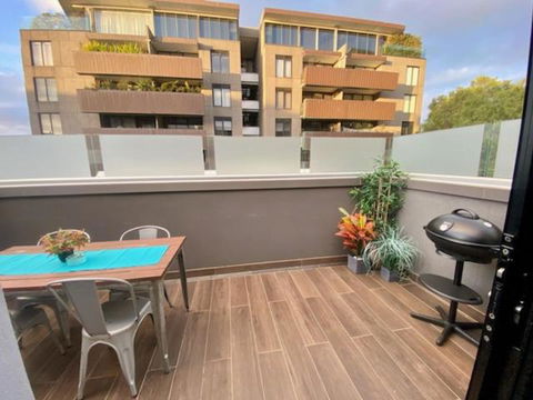 Luxury Beachside Townhouse - Walk To Beach - Private Rooftop Terrace - Darwin Holiday 0