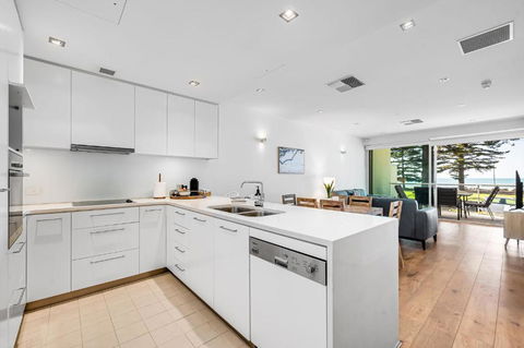 Luxury Breeze Beachfront Apartment - Darwin Holiday 2