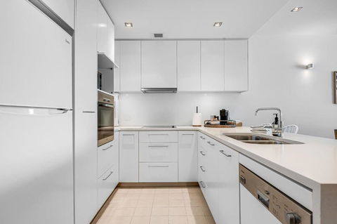 Luxury Breeze Beachfront Apartment - Darwin Holiday 3