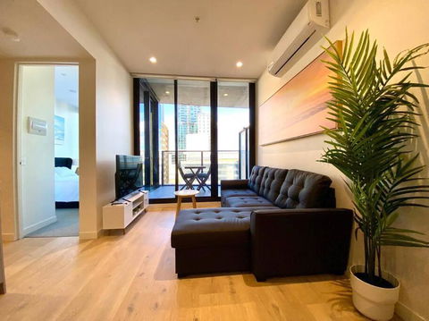 Luxury CBD Beach Vibes-Queen Bed-Gym-BBQ - Darwin Holiday 0