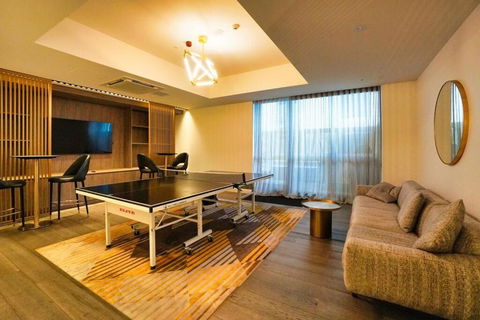Luxury CBD Beach Vibes-Queen Bed-Gym-BBQ - Darwin Holiday 3