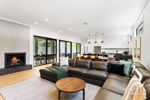 Luxury Home Sleeps 9 Guests - Darwin Holiday 0