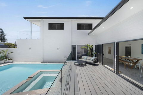Luxury House, Ocean Views, Salt Pool & HOT Spa - Darwin Holiday 1