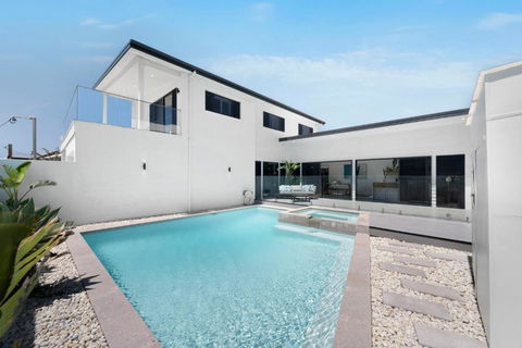 Luxury House, Ocean Views, Salt Pool & HOT Spa - Darwin Holiday 0